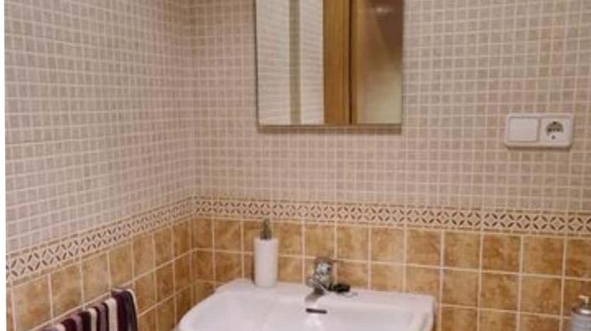 Foto de baño completo en sótano de casa en venta