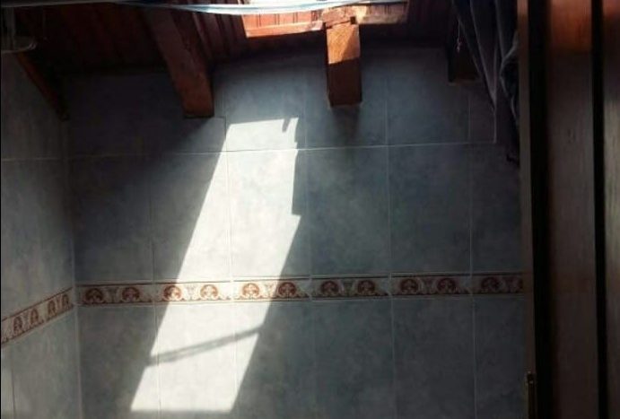 Foto de baño con ventana de piso en venta en Villadiego