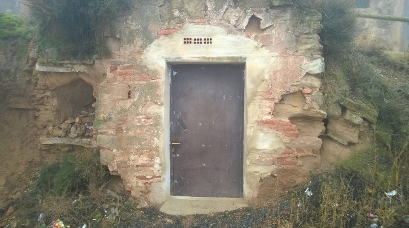 Foto de fachada de cueva en venta en Ausejo