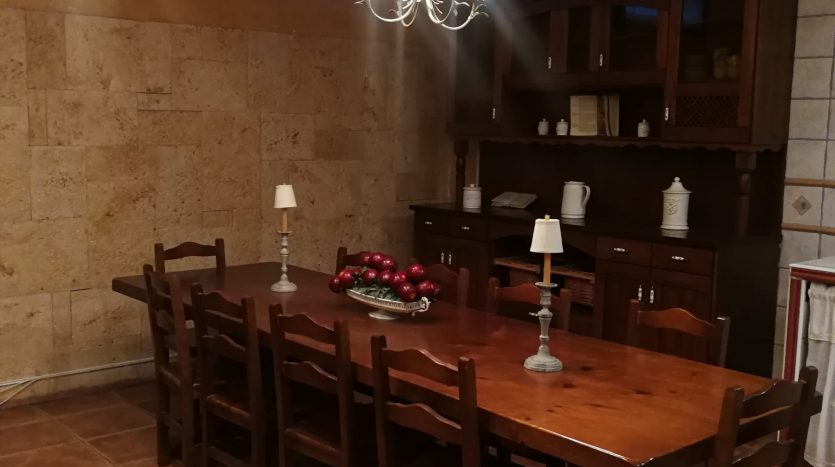 Mesa en chalet adosado en venta en Cervera del Río de Alhama