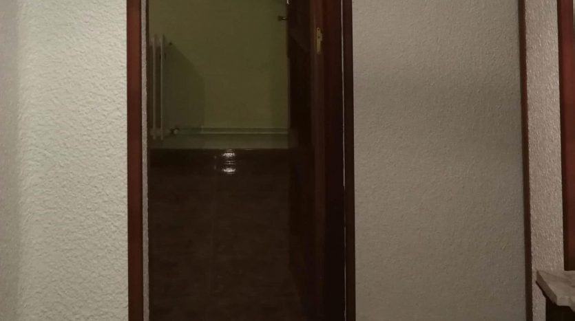 Puerta con arco en casa en venta