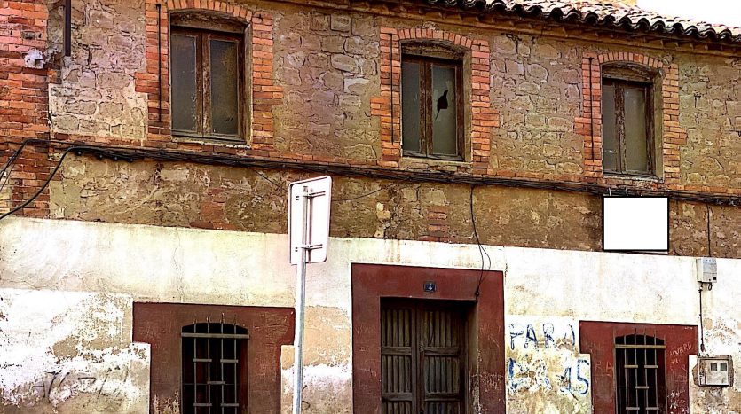 Exterior de la casa en venta en Tudela