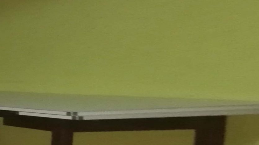 imagen de mesa de casa en venta