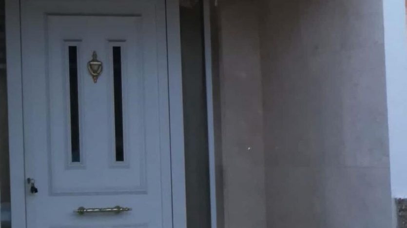 Puerta principal de casa en Caparroso