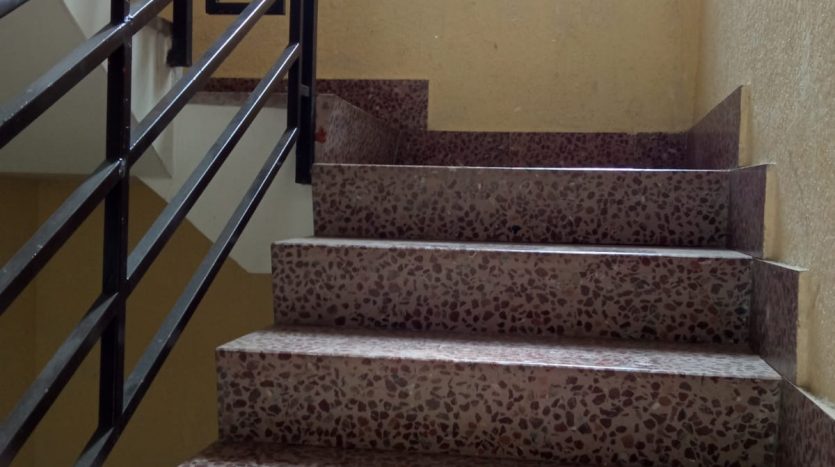 Escaleras portal piso en centro de Alfaro